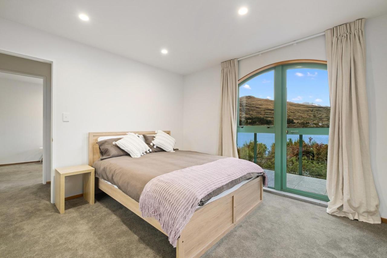 Huge Lakefront Delight - Queenstown Holiday Home Exterior foto